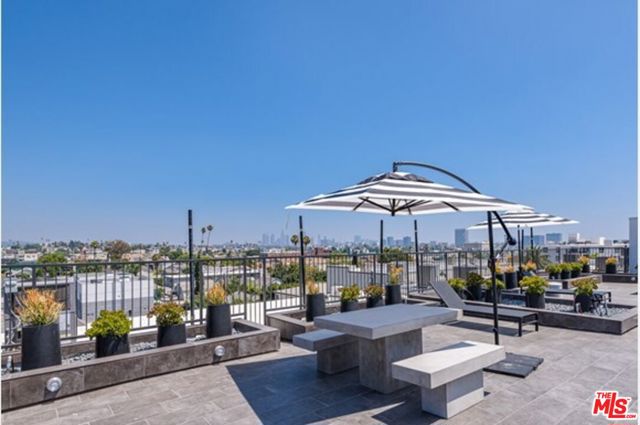 518 N Gramercy Place, Los Angeles CA: https://media.crmls.org/mediaz/3f52cda2-068d-4ce5-8180-b72291178270.jpg