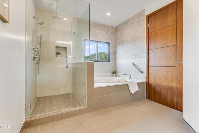 Detail Gallery Image 41 of 69 For 12480 Viewcrest Rd, Los Angeles,  CA 91604 - 5 Beds | 7 Baths