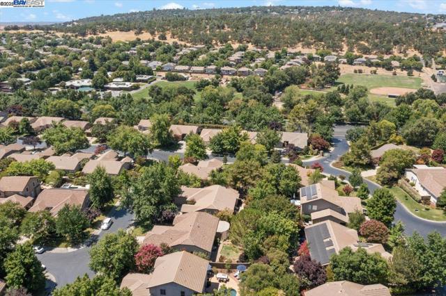 3319 Besana Dr, El Dorado Hills CA: https://media.crmls.org/mediaz/3f52da76-8df9-4c1e-ab1f-aa7af99c864c.jpg