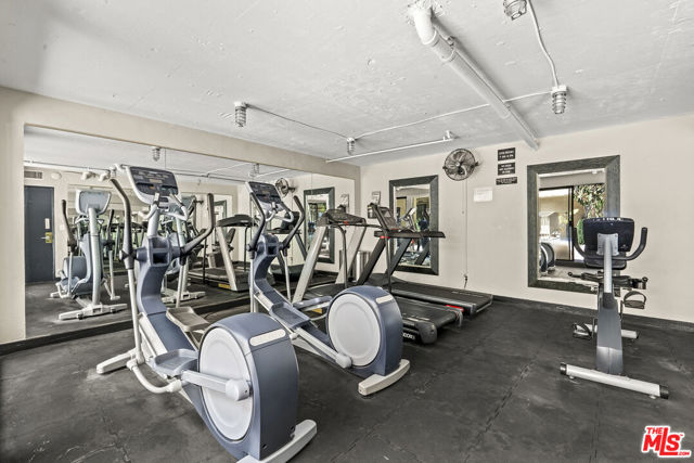 750 N Kings Road, West Hollywood CA: https://media.crmls.org/mediaz/3f53324b-ec3f-4b91-9b1d-8ef2430435cc.jpg