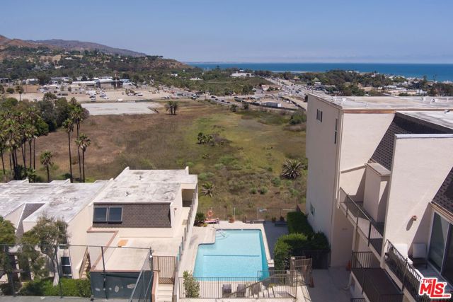 23901 Civic Center Way, Malibu CA: https://media.crmls.org/mediaz/3f53cfa8-6d4f-490a-ae44-989ee28e84f9.jpg