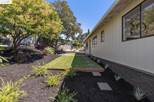 1995 149th Ave, San Leandro CA: https://media.crmls.org/mediaz/3f5421a8-5a30-498a-82f8-17b48d1a93ff.jpg