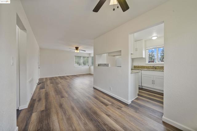 100 Carolina St, Vallejo CA: https://media.crmls.org/mediaz/3f54b833-b297-4c41-8130-a5683dc049d9.jpg