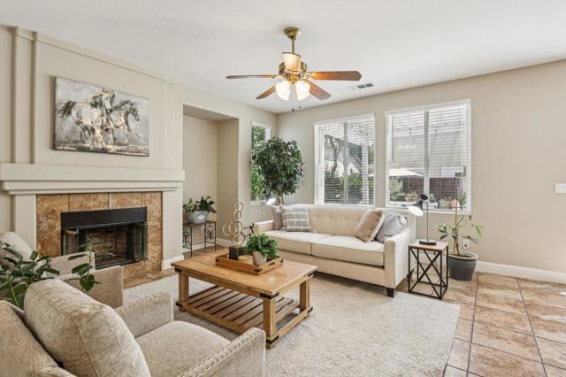 1460 Kyle Court, Tracy CA: https://media.crmls.org/mediaz/3f5620b0-5ec8-4974-a7ce-23624960c8a0.jpg