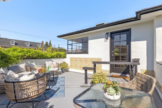 1630 Dayton Ave, Alameda CA: https://media.crmls.org/mediaz/3f562c68-6396-4c3a-856a-8a639f6ed74a.jpg