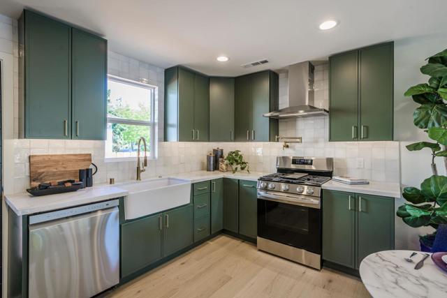 308 B Street, Redwood City CA: https://media.crmls.org/mediaz/3f565c18-4913-479e-aec6-f6aa3d5a82ba.jpg