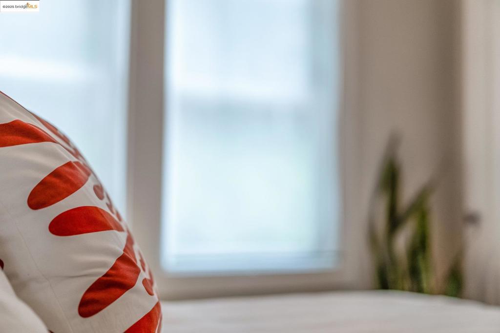 https://media.crmls.org/mediaz/3f566ac9-3d1c-422f-8e16-4ec84df5f8b6.jpg?preset=X-Large