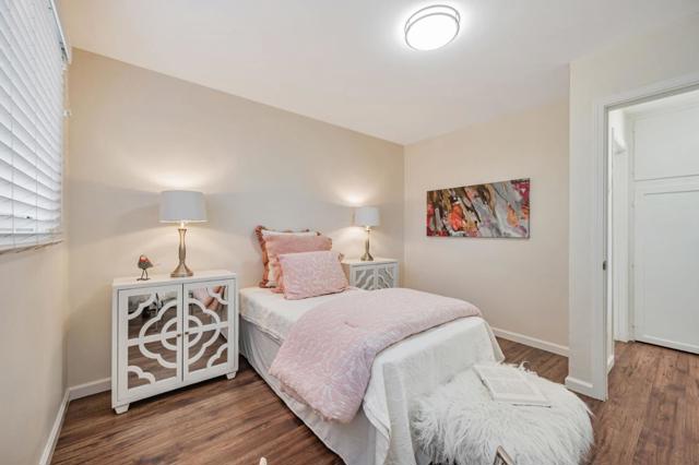 508 Wessex Way, Belmont CA: https://media.crmls.org/mediaz/3f56737d-b596-415c-b1a1-9a2cf57e252b.jpg