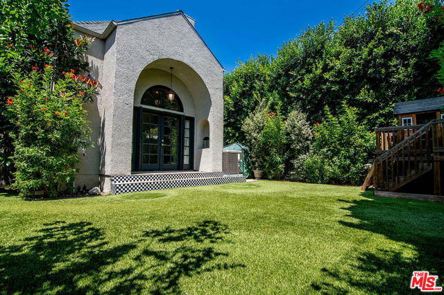342 N Citrus Avenue, Los Angeles CA: https://media.crmls.org/mediaz/3f568cfc-1553-44f1-9616-1735c2c3485d.jpg