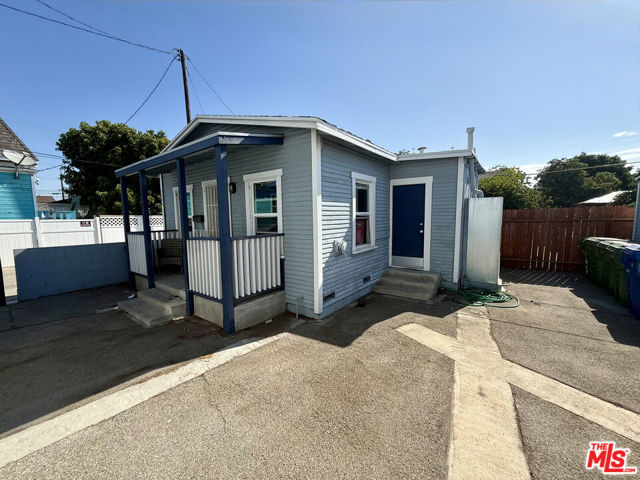 1224 S Mesa Street, San Pedro CA: https://media.crmls.org/mediaz/3f56af00-99bc-4da3-856c-f38fccab11c3.jpg