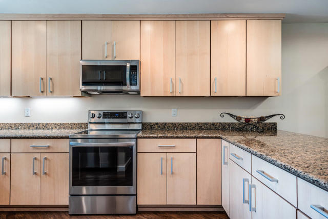 84 La Ronda Drive, Rancho Mirage CA: https://media.crmls.org/mediaz/3f5714b8-2b50-47bc-8af0-95a114465f52.jpg