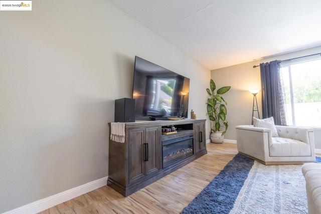 1856 Buck Mountain Court, Antioch CA: https://media.crmls.org/mediaz/3f57a18a-13a4-4129-8773-af07240262bc.jpg