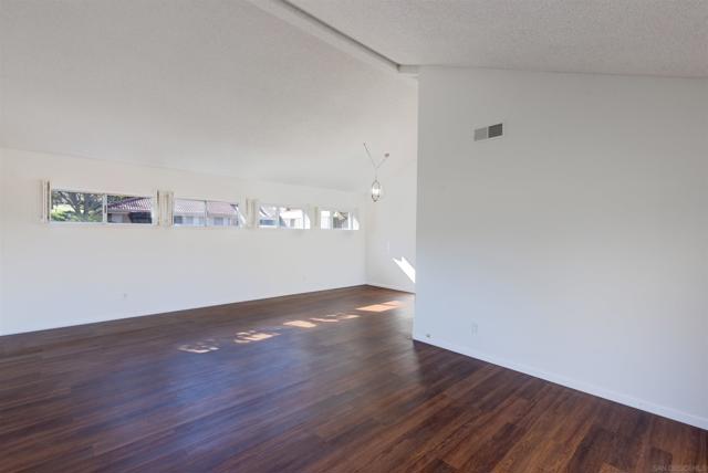 17476 Plaza Cerado, San Diego CA: https://media.crmls.org/mediaz/3f57a81d-0e4e-4223-8e7d-7932f4b2430d.jpg