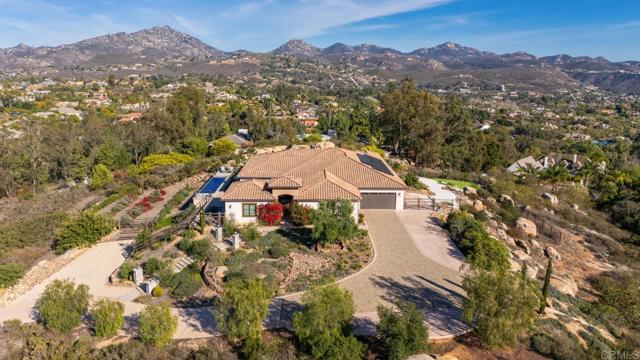 13495 Del Poniente Road, Poway CA: https://media.crmls.org/mediaz/3f580324-bebc-4ca2-bb75-7b23285d976b.jpg