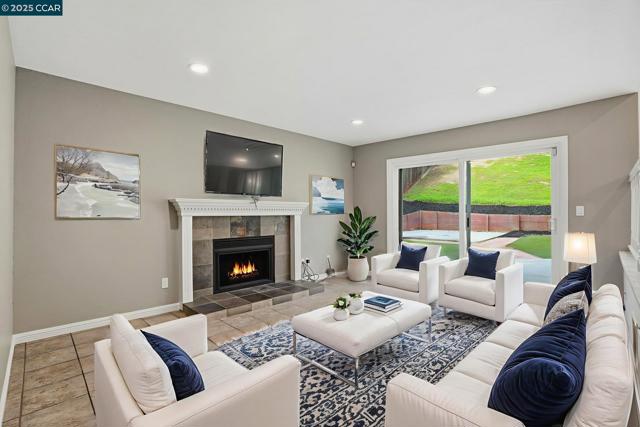 3025 Sunflower Dr, Antioch CA: https://media.crmls.org/mediaz/3f581b4f-e6d2-4809-9cd1-6bbb2ee389d1.jpg