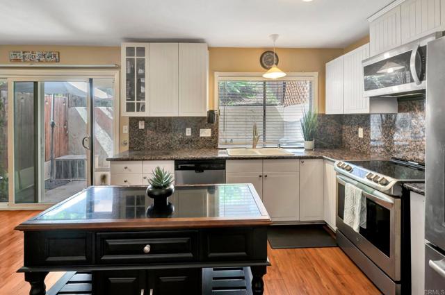 Detail Gallery Image 3 of 40 For 5362 Lake Murray Blvd, La Mesa,  CA 91942 - 2 Beds | 2/1 Baths