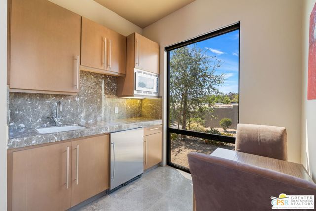 4 Paradise Cove Court, Rancho Mirage CA: https://media.crmls.org/mediaz/3f58b3a0-2738-406a-9f44-cdec97a13ab0.jpg