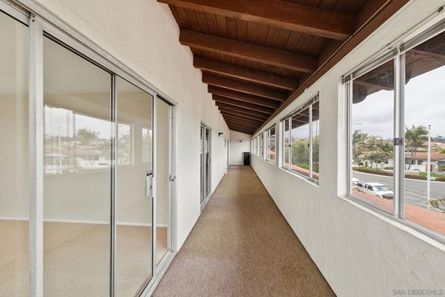 5476 Castle Hills Dr, San Diego CA: https://media.crmls.org/mediaz/3f58b57f-1c70-4eff-9750-a0938310e694.jpg