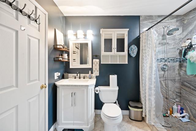 2714 Crownridge Ln, Spring Valley CA: https://media.crmls.org/mediaz/3f5949af-71dd-40d6-be02-51f6d731d1d3.jpg
