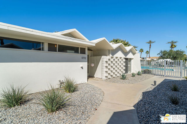 1772 S Araby Drive, Palm Springs CA: https://media.crmls.org/mediaz/3f5952f3-c786-450a-b7ed-1dd1539eb8b0.jpg