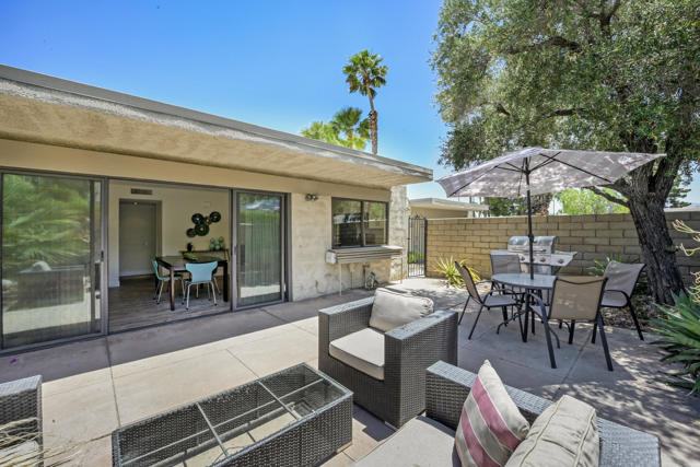 2006 E Sandalwood Drive, Palm Springs CA: https://media.crmls.org/mediaz/3f596b8c-32de-4c2e-a559-feb4c76ba7e9.jpg