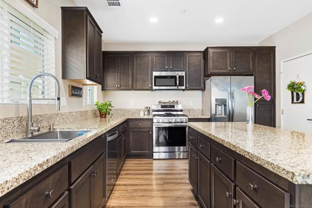216 Oberlander Way, Fallbrook CA: https://media.crmls.org/mediaz/3f599781-ae00-4a93-b529-3a97c2afcdee.jpg