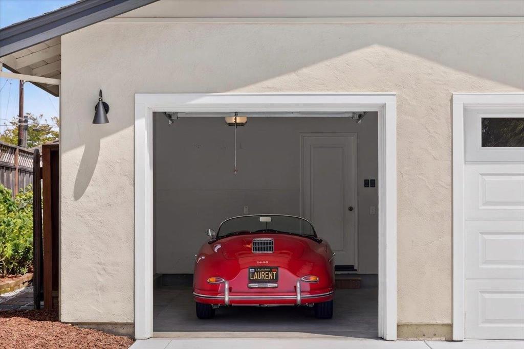 https://media.crmls.org/mediaz/3f5b0a03-b0c7-4915-a77c-e524e7514e49.jpg?preset=X-Large