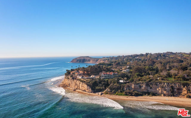 28808 Cliffside Drive, Malibu CA: https://media.crmls.org/mediaz/3f5b2350-9dd5-47fb-b4d9-9fed569a637f.jpg