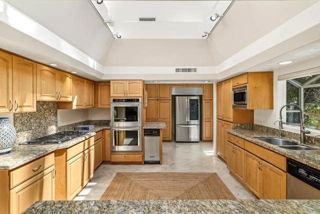 835 N Avenida Palmas, Palm Springs, CA 92262