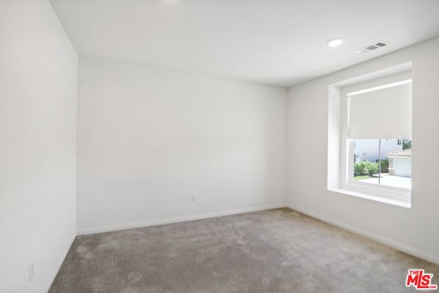 19317 Bension Drive, Santa Clarita CA: https://media.crmls.org/mediaz/3f5b8d43-94f8-4653-bb84-3a0a88982b37.jpg