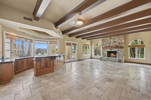 431 Flores de Oro, Rancho Santa Fe CA: https://media.crmls.org/mediaz/3f5bc042-619e-4671-903d-9ed73c0a5a61.jpg