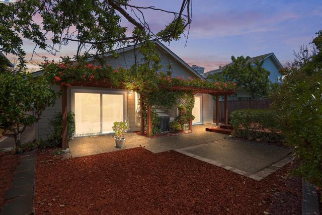 139 Justin Cir, Alameda CA: https://media.crmls.org/mediaz/3f5be78f-6928-4aaa-ba62-367585a310cf.jpg