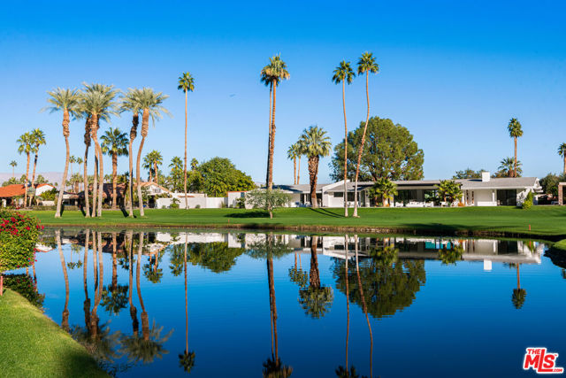 49723 Avenida Montero, La Quinta CA: https://media.crmls.org/mediaz/3f5d1b66-9bbe-406b-9f3b-10f04ba31019.jpg