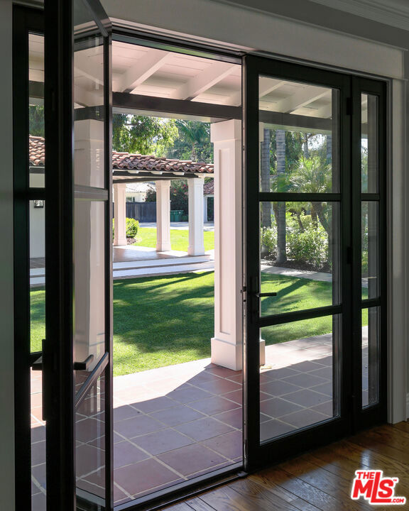 18625 Wells Drive, Tarzana CA: https://media.crmls.org/mediaz/3f5dabae-e655-4fa6-aedb-624dfee7d8a3.jpg