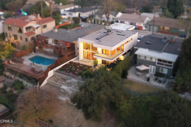 1325 Linda Rosa Avenue, Los Angeles CA: https://media.crmls.org/mediaz/3f5db96e-7135-4e0c-b6f1-dbecc58b655a.jpg