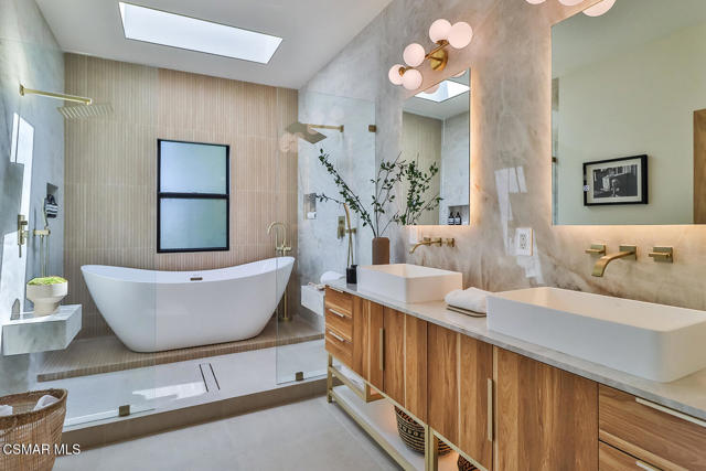 514 W Washington Boulevard, Pasadena CA: https://media.crmls.org/mediaz/3f5dc1f3-4c63-406d-bdae-29e908331bee.jpg
