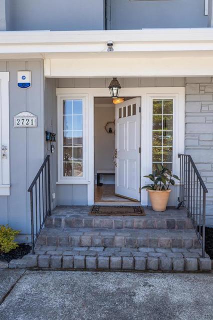 2721 Comstock Circle, Belmont CA: https://media.crmls.org/mediaz/3f5de128-89e1-40c2-86bd-91a8a75a3700.jpg