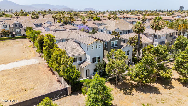 3327 Shadetree Way, Camarillo CA: https://media.crmls.org/mediaz/3f5e104e-64d2-4c53-9e07-c2bb8fec2ec7.jpg