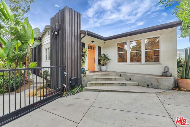 2316 Laurelmont Place, Los Angeles CA: https://media.crmls.org/mediaz/3f5e7bf3-30ed-4ddf-8735-5c3706d0f2a4.jpg