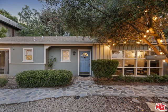3313 Coy Drive, Sherman Oaks CA: https://media.crmls.org/mediaz/3f5e8f4c-d60a-42f5-a3af-6f70fd7829cd.jpg