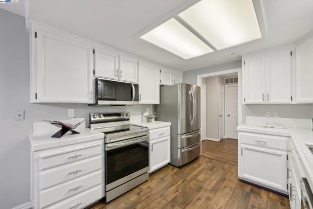 Image 10 of 40 For 22530 3rd St  107