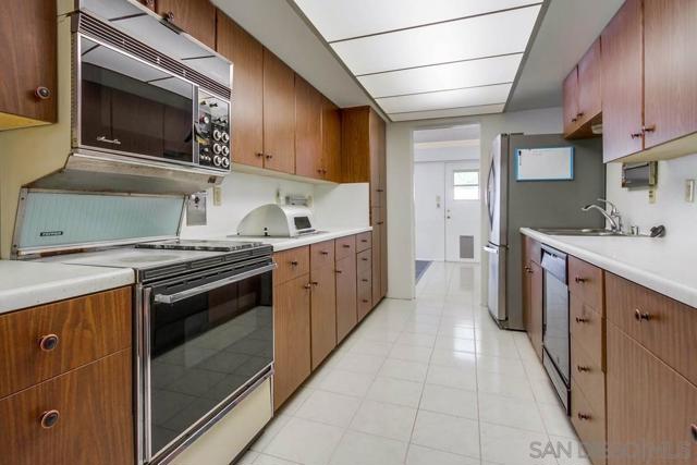4711 ASHBY ST, San Diego CA: https://media.crmls.org/mediaz/3f5f0aca-7348-4f30-a7b0-f5c29d8aee61.jpg