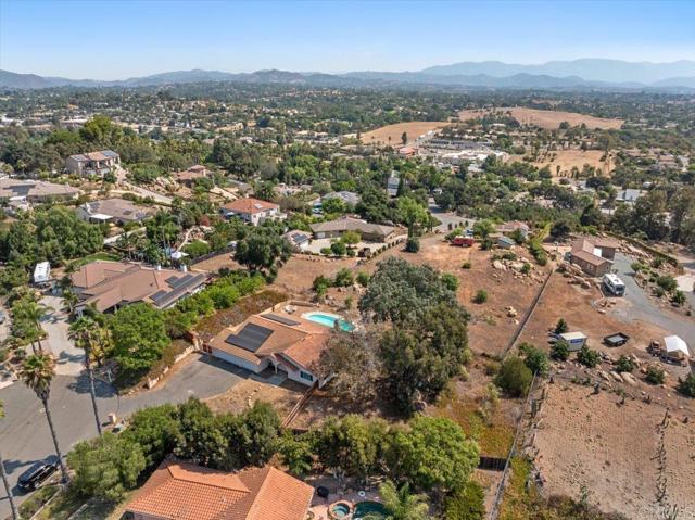 Detail Gallery Image 40 of 46 For 402 Ali Way, Fallbrook,  CA 92028 - 4 Beds | 2/1 Baths