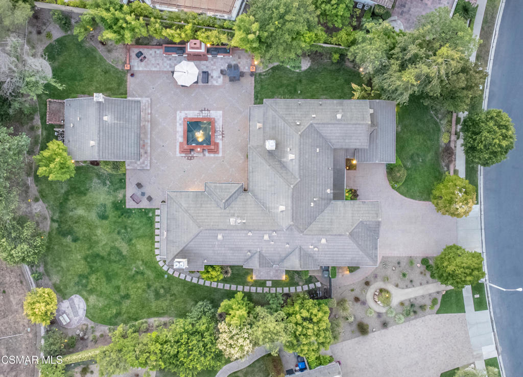 https://media.crmls.org/mediaz/3f5f2a57-1890-456e-a757-8059ca8504c0.jpg?preset=X-Large