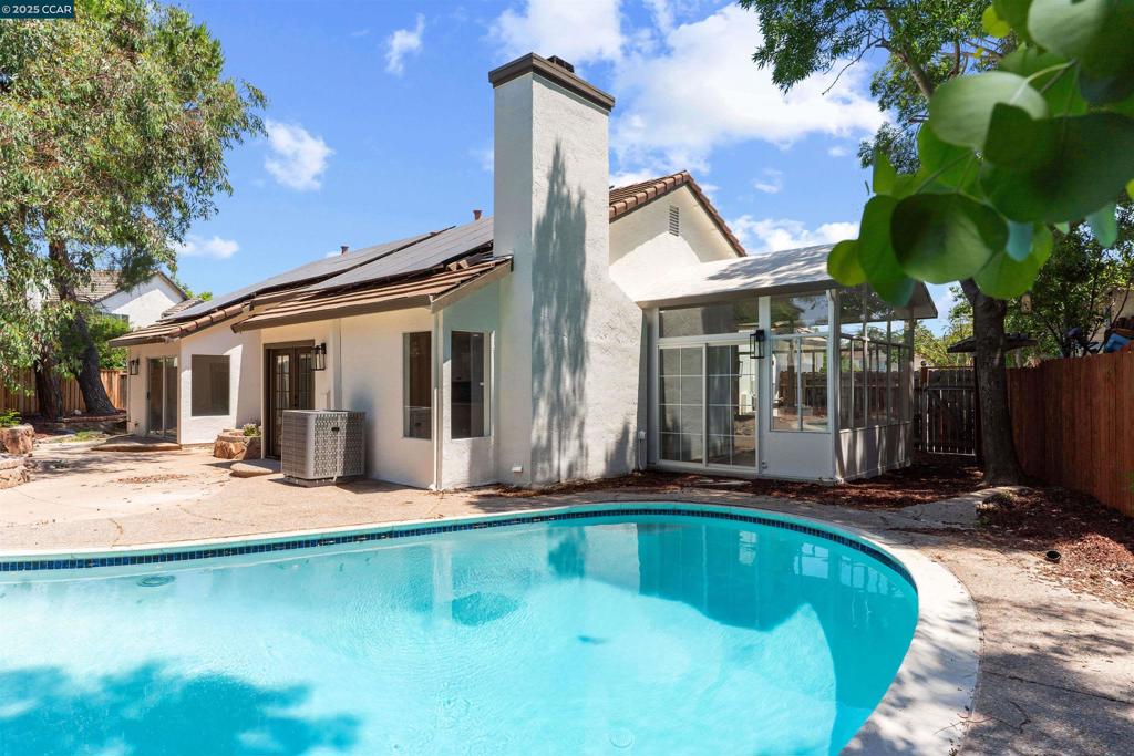 4704 Parkland Ct