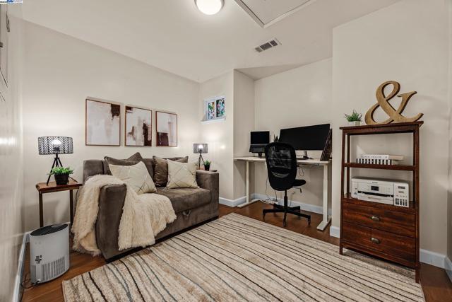 11530 Circle Way, Dublin CA: https://media.crmls.org/mediaz/3f5f8eb2-8d49-4b97-bfc7-7d78418f09ea.jpg