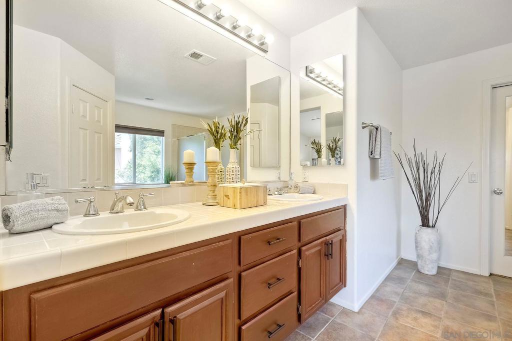 MLS #250036045SD img 23