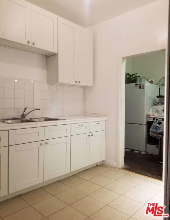 6640 Leland Way, Los Angeles CA: https://media.crmls.org/mediaz/3f5fc37d-5f5a-4092-81af-e0f33448e4d7.jpg