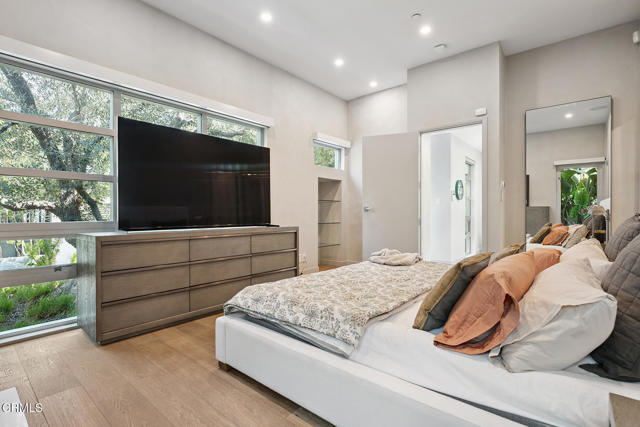 Detail Gallery Image 20 of 41 For 329 Westbourne Dr, West Hollywood,  CA 90048 - 2 Beds | 3 Baths