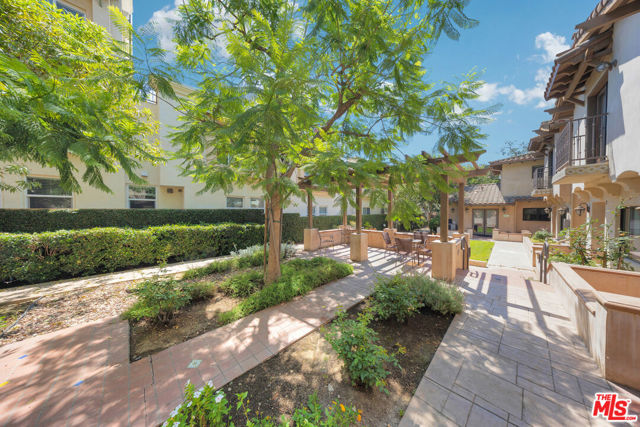 2449 Oswego Street, Pasadena CA: https://media.crmls.org/mediaz/3f5ffa90-5704-41dd-a3d6-307fe108db4e.jpg
